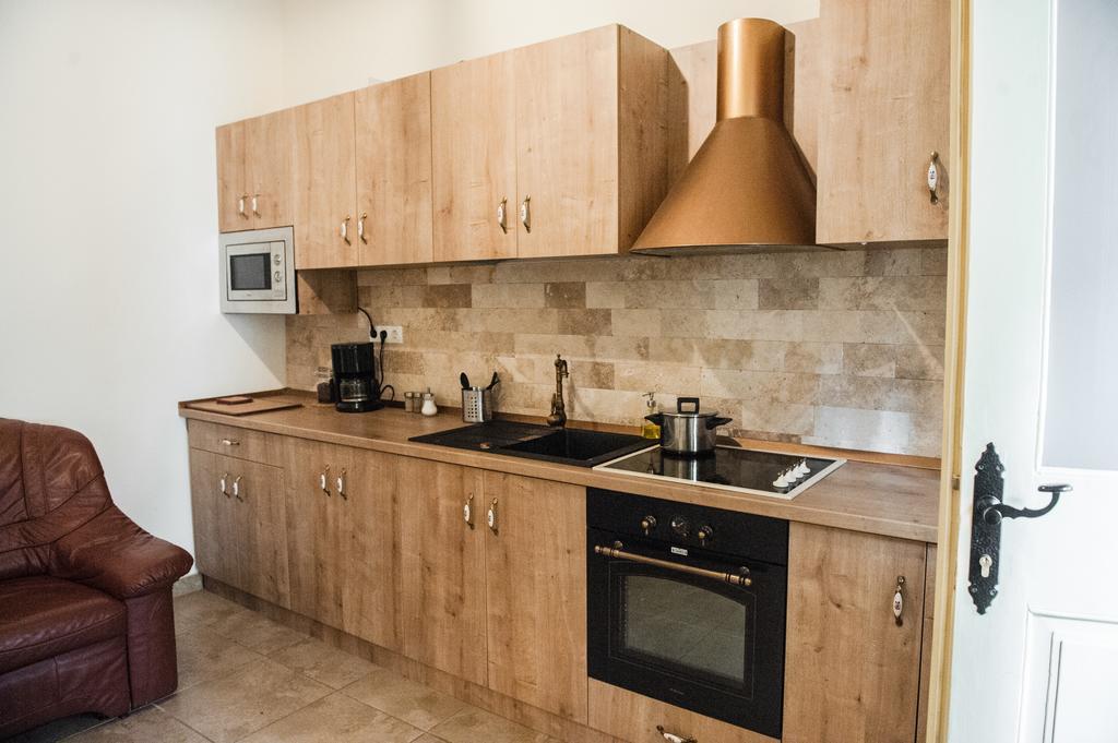 Brukenthal Central Apartments Сибиу Стая снимка