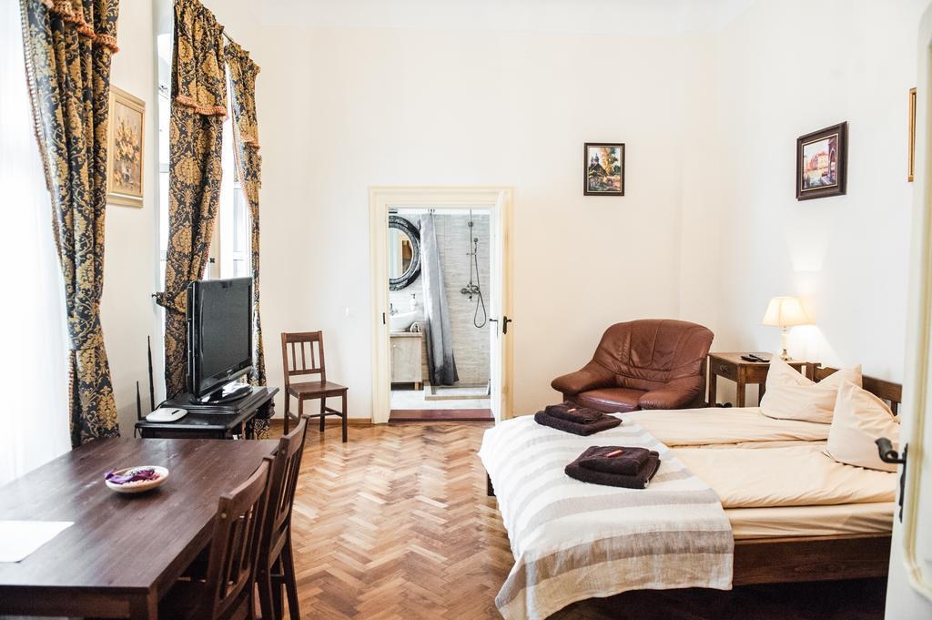 Brukenthal Central Apartments Сибиу Стая снимка