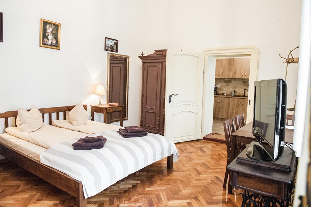 Brukenthal Central Apartments Сибиу Стая снимка