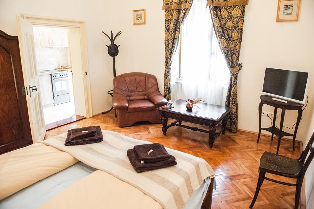 Brukenthal Central Apartments Сибиу Стая снимка