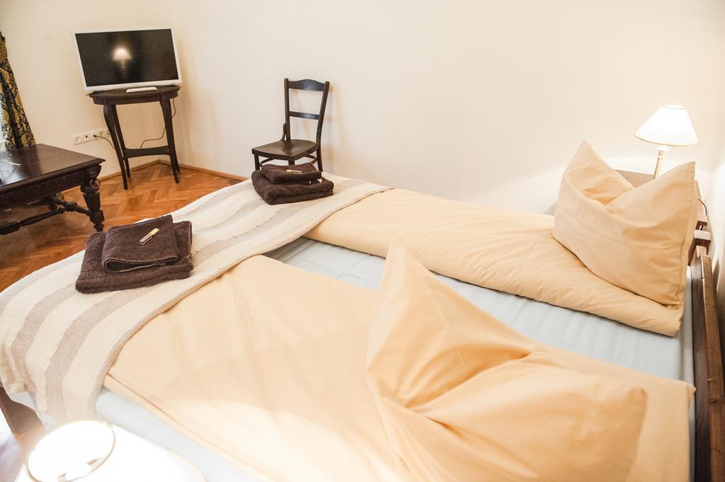 Brukenthal Central Apartments Сибиу Стая снимка