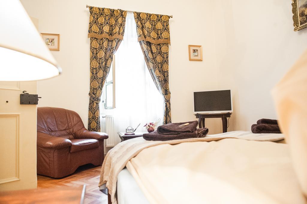 Brukenthal Central Apartments Сибиу Стая снимка