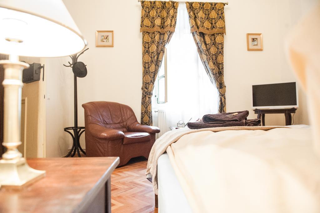 Brukenthal Central Apartments Сибиу Стая снимка